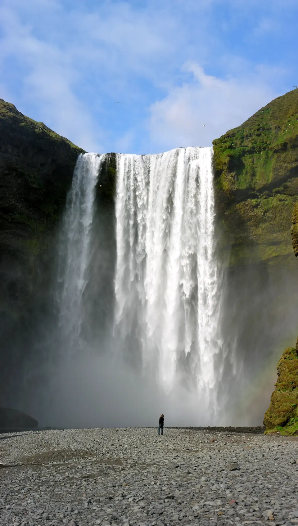 Der Wasserfall Skógafoss an der Südküste Islands