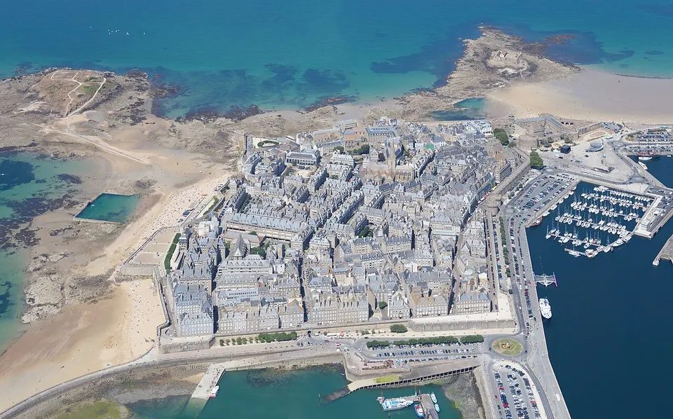Saint-Malo: Aerial image of Saint-Malo (view from the south)