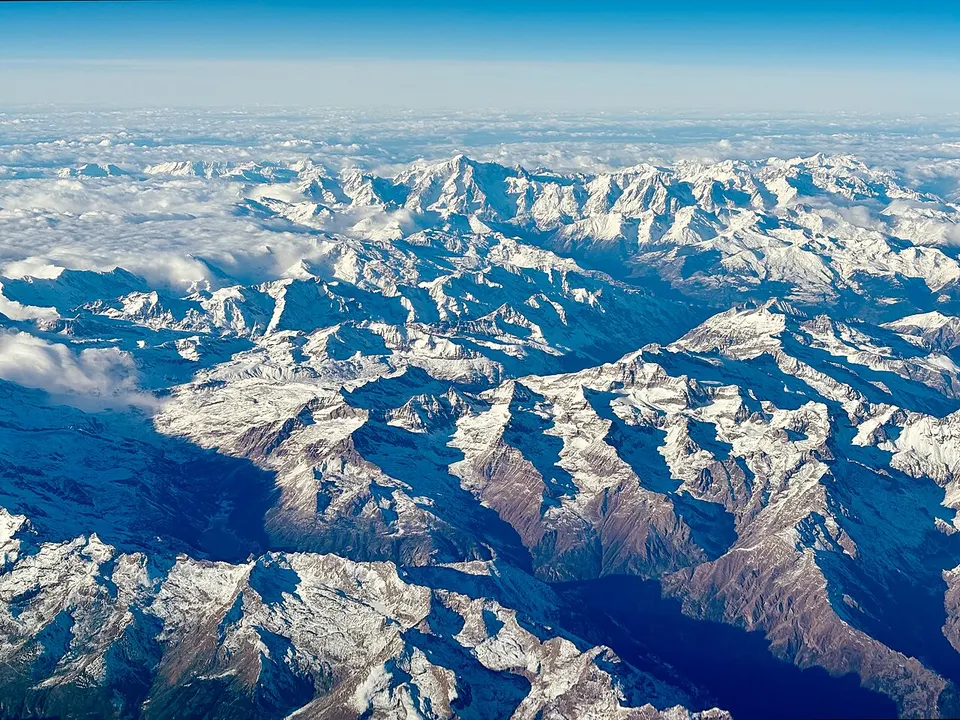 Französische Alpen: Aerial view of the Alps. Mont Blanc and Aosta Valley.