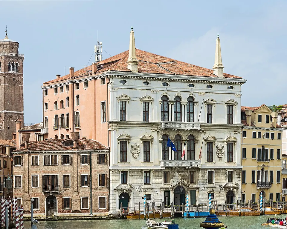 Venetien: Palazzo Balbi Venice. Facade on Grand Canal.